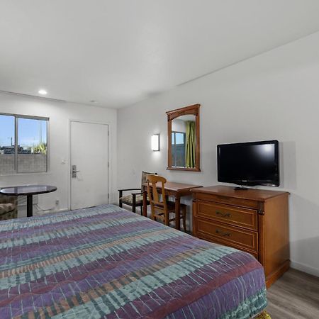 פיניקס Travel Inn מראה חיצוני תמונה