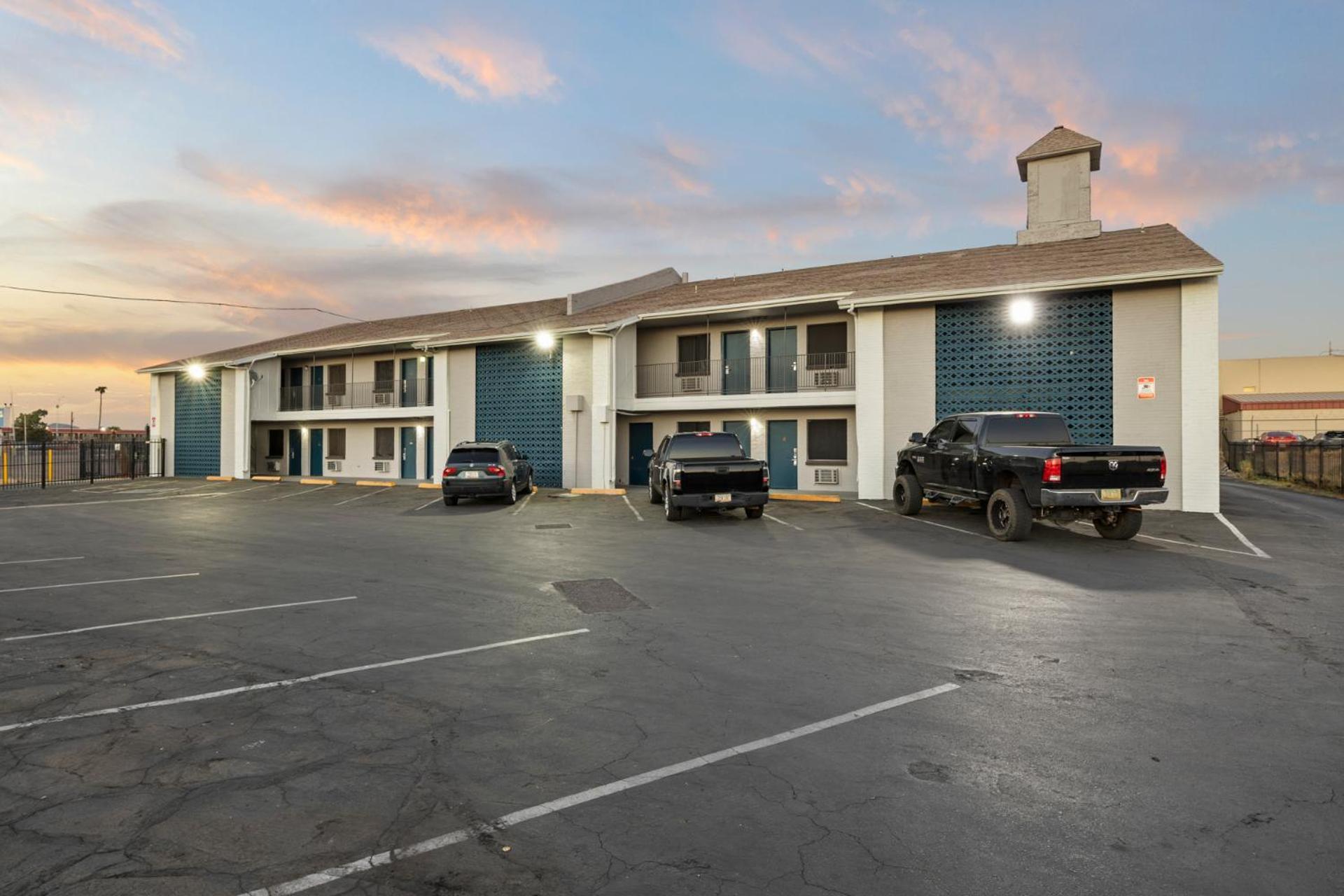 פיניקס Travel Inn מראה חיצוני תמונה